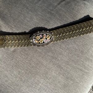 Ladies stretch metal belt with floral buckle